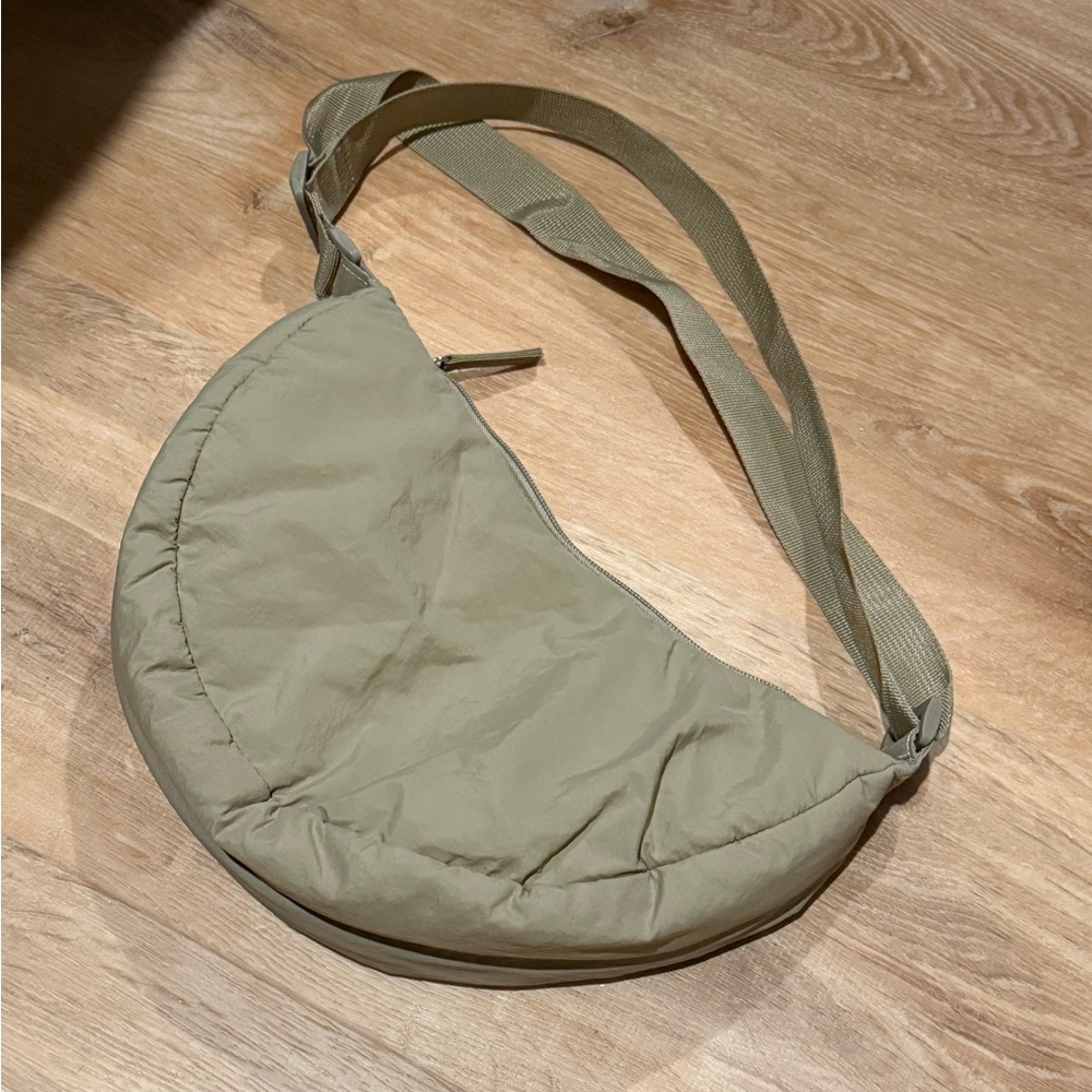 Old Navy Crossbody Bag in tan NWOT